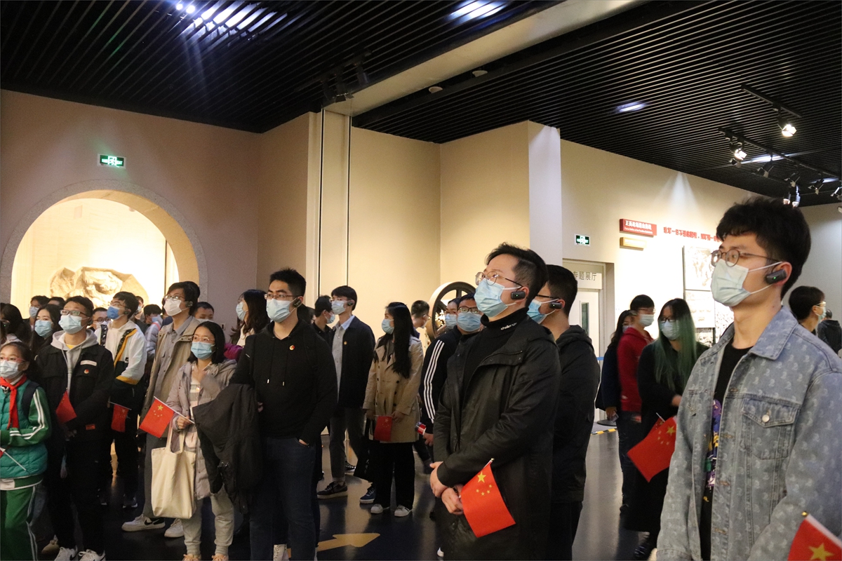 2039d03ea19a466e8098fab77bef1226.jpg 图3.师生参观中国人民抗日战争纪念馆(2).jpg
