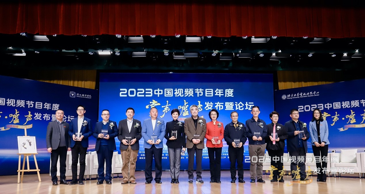 f6c7b4de115e459cadd9c112ffb01a32.jpg 颁奖.jpg