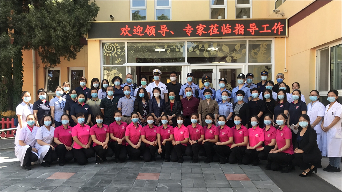34104d09357a4cb5be4e7ffe11f8319d.jpg 合影_副本.jpg