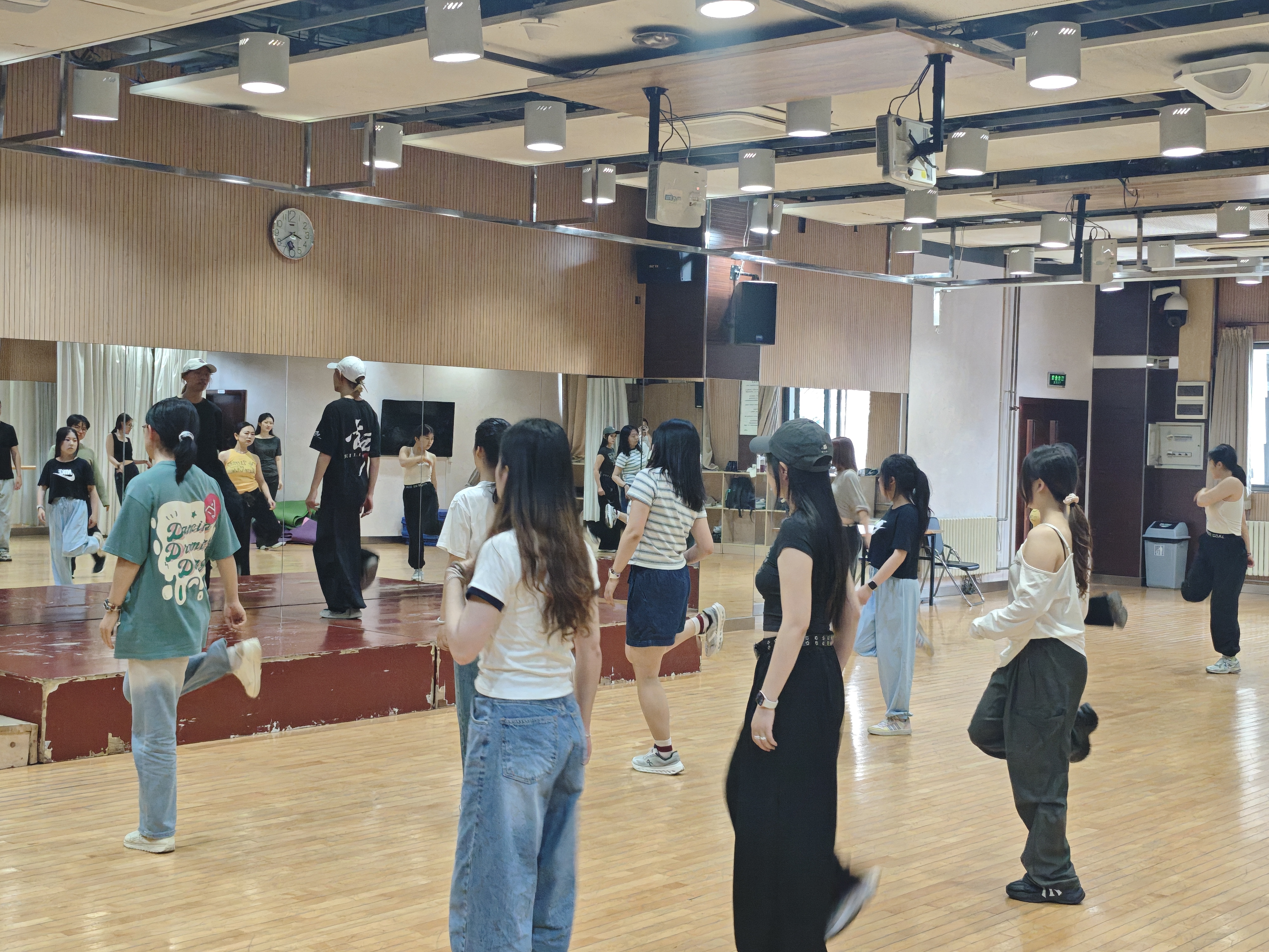 图片10:同学体验.jpg