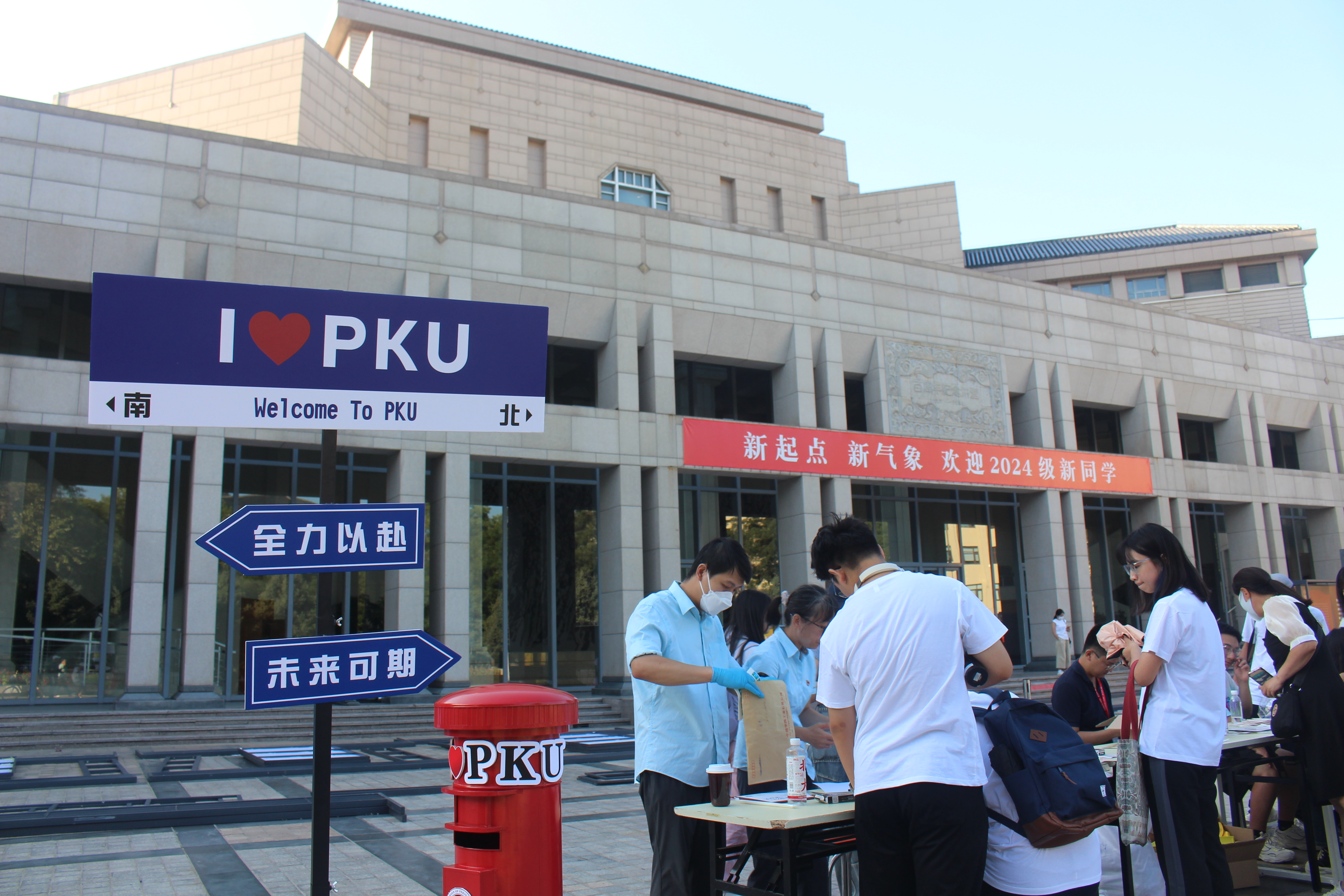 同学们积极参加“时光邮局”活动.JPG