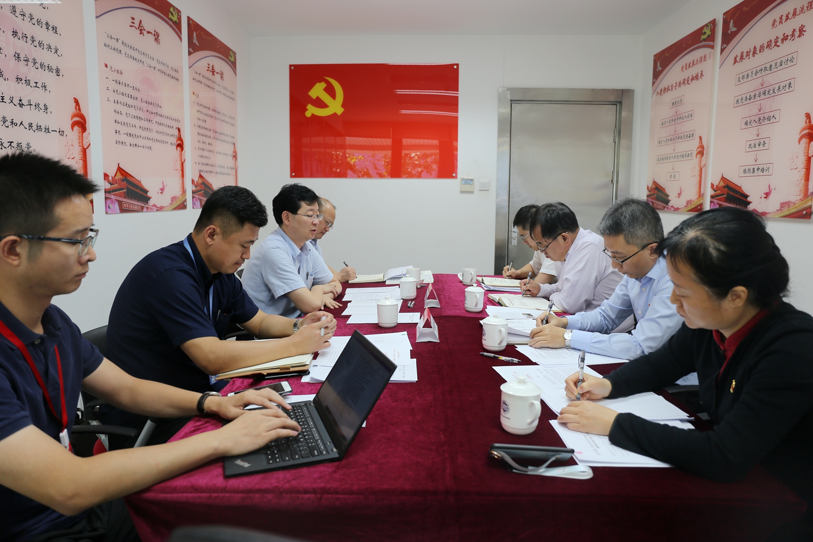 0ca6ccefcd554fe0a0fabbf0c56855f7.jpg 1.调研会_副本.jpg