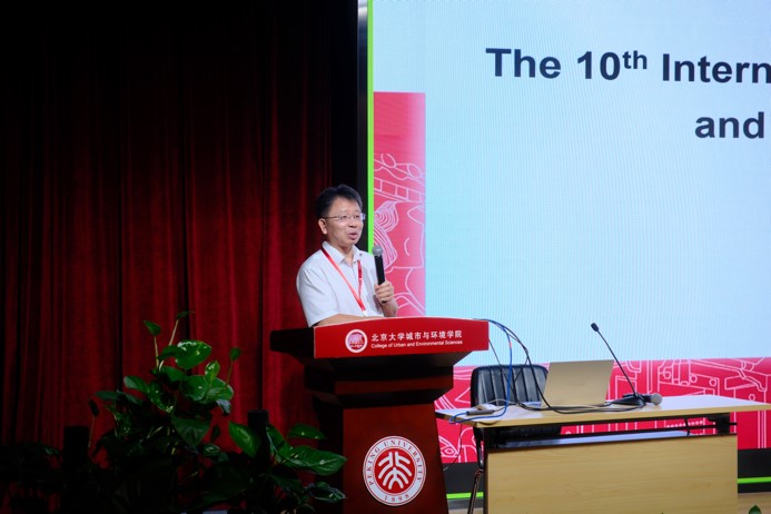 76de67ea5533415aa2c9de992f356854.jpg 北京大学城市与环境学院院长贺灿飞教授致辞.jpg