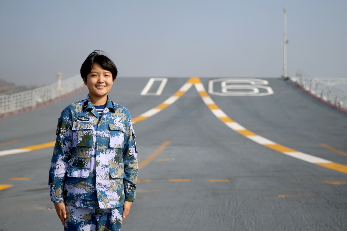 82d2a11653f847579fc9beb60c07e5fa.jpg 02王心仪甲板照 余特 摄.jpg
