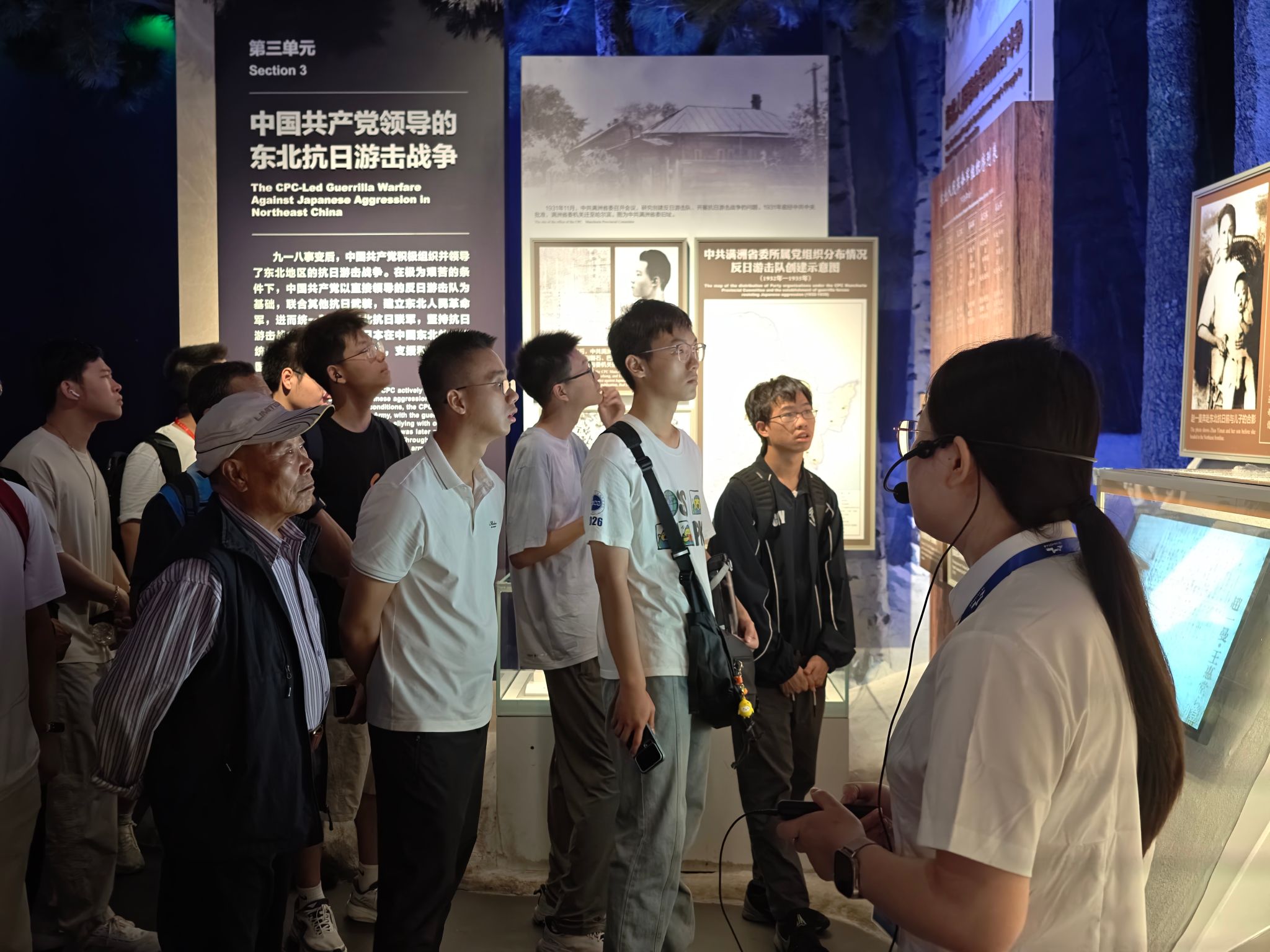 2 同学们参观中国人民抗日纪念馆1.jpg