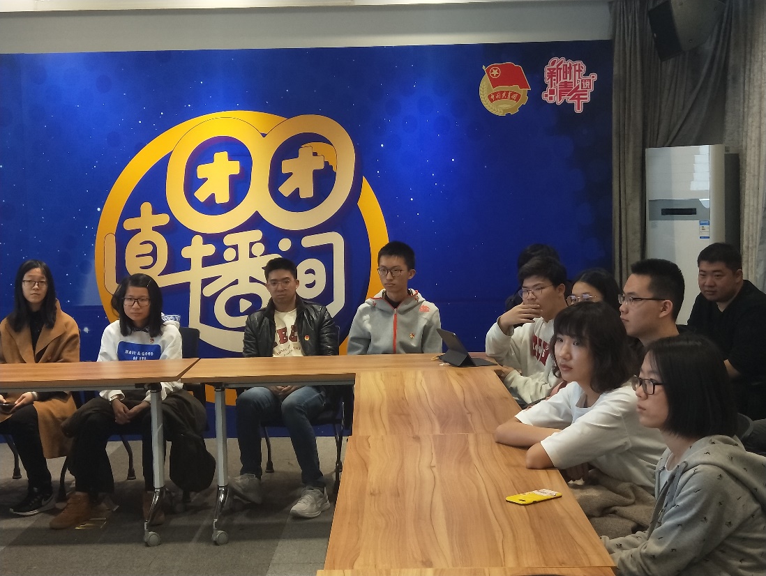 图三.座谈会现场