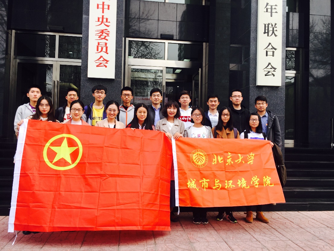 图四.合影留恋