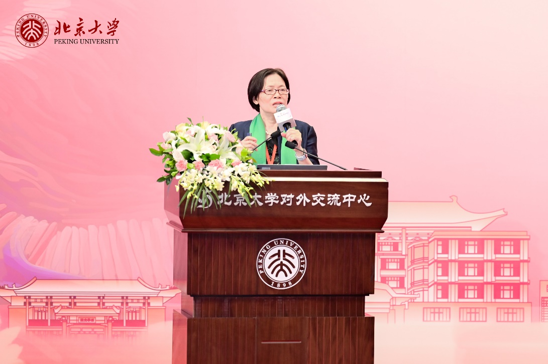 朱美芳作大会主旨报告.png