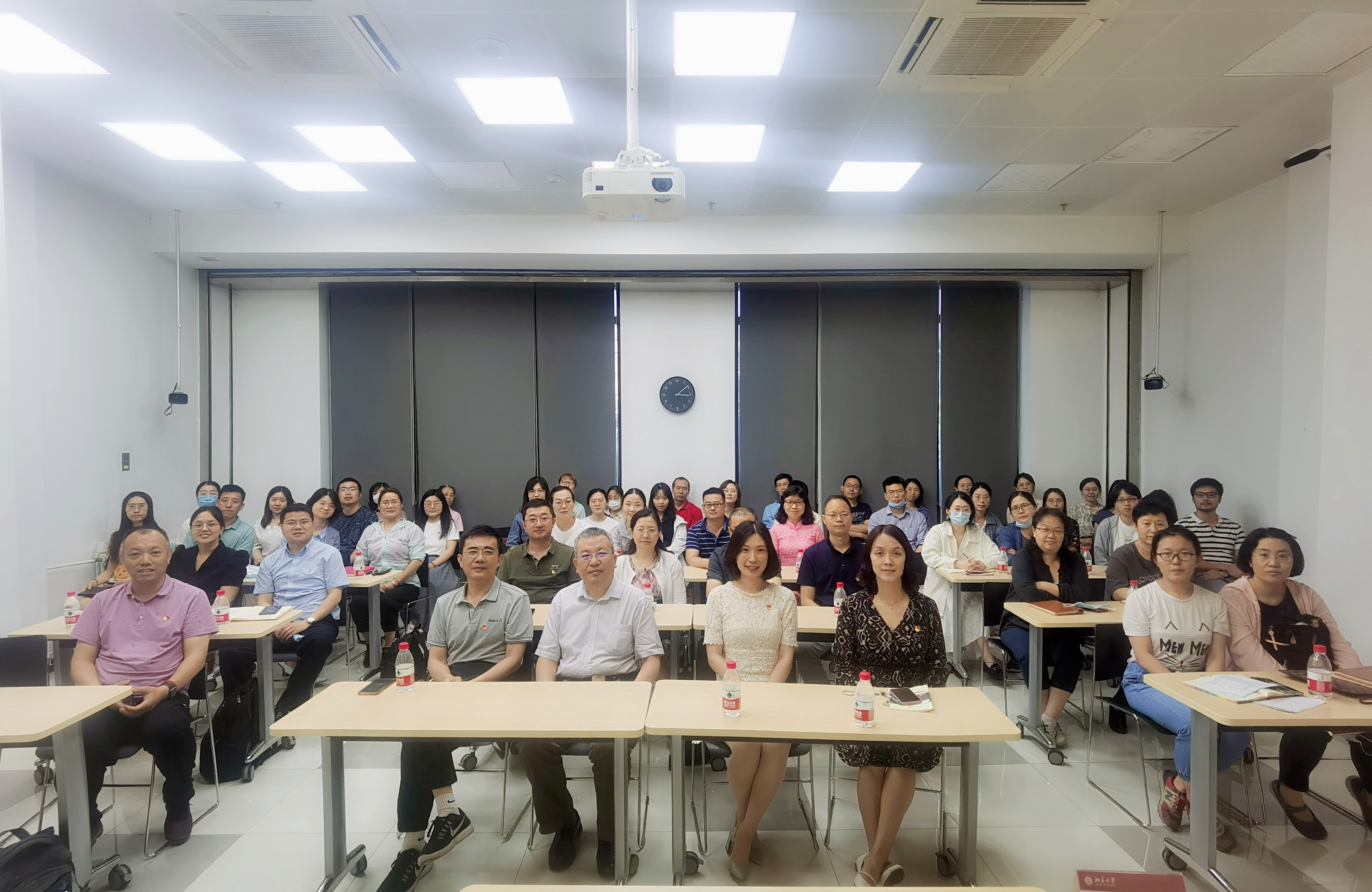 2e094a5957864b438bb23dcb79b8a41f.jpg 活动合影_调整大小.jpg