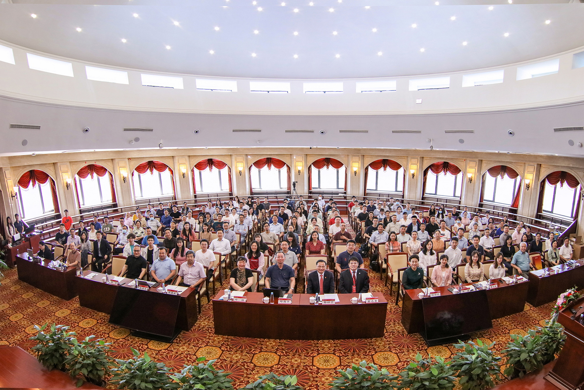 7cfa355d6c3e41418a0372523f4d26bf.jpg 论坛合影_调整大小.jpg