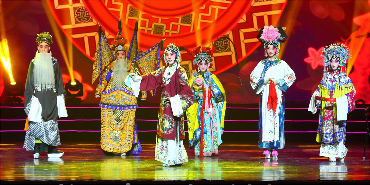 d050e7f090fd47b292a615db95d63e2c.jpg 京剧串烧梨园荟萃.jpg