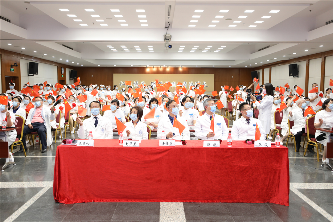 826e293d22234794bc6ba401826da9a2.jpg 国旗的海洋.jpg