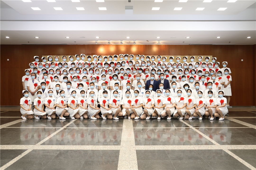 d355ecfa646b4f71b2bc36bcf1c830ab.jpg 集体照.jpg