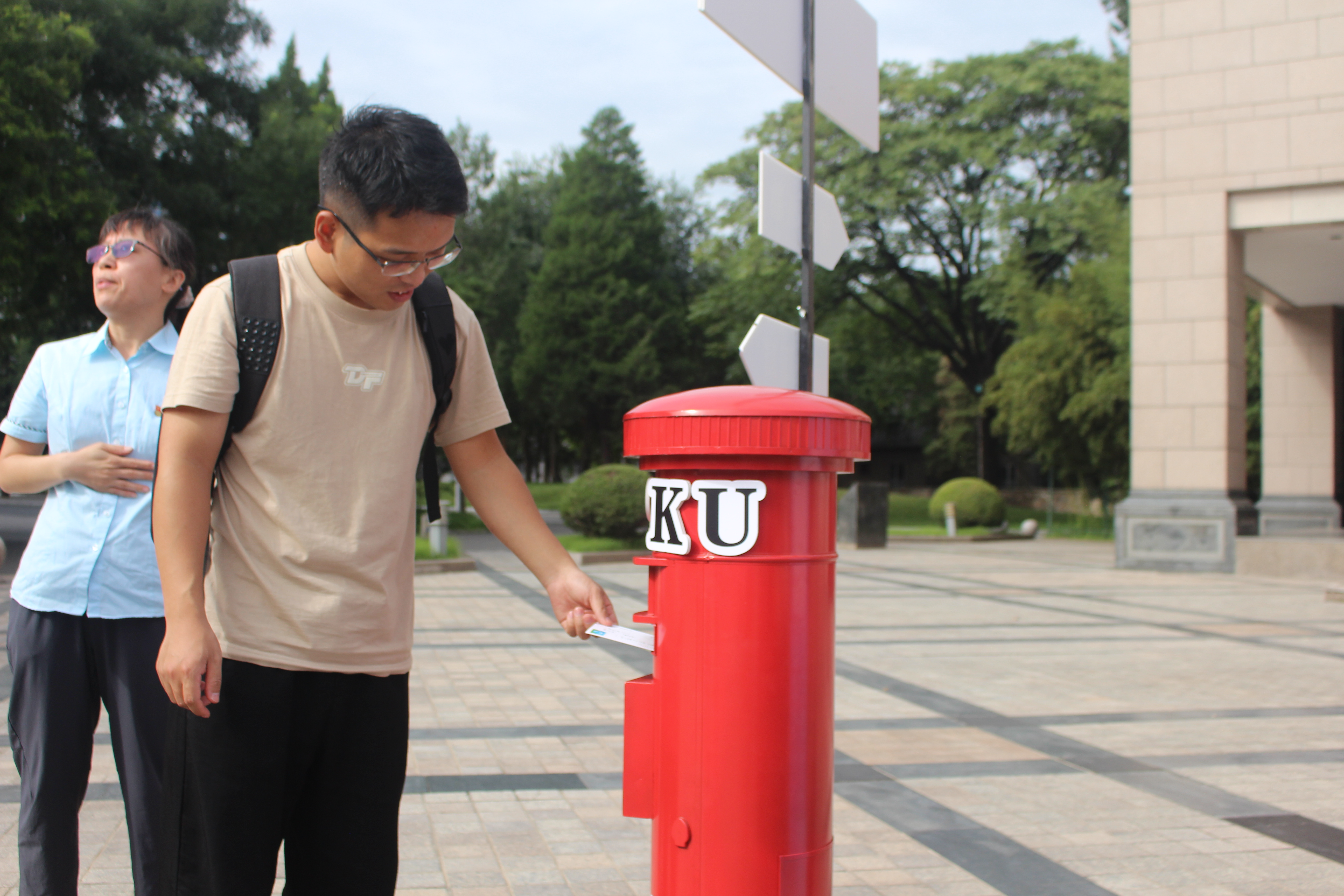 同学邮寄明信片.JPG