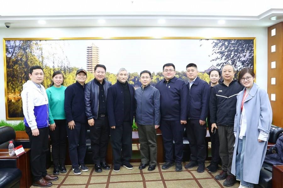 f786ee00594147fdbdb726a9c85da539.jpg 领导嘉宾会见主创团队一行.jpg