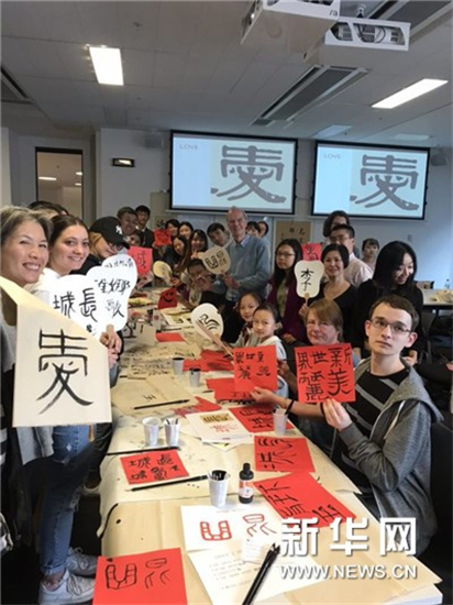 28b4f0d0897f49cd9df12bfae384a96d.jpg 活动现场3_副本.jpg