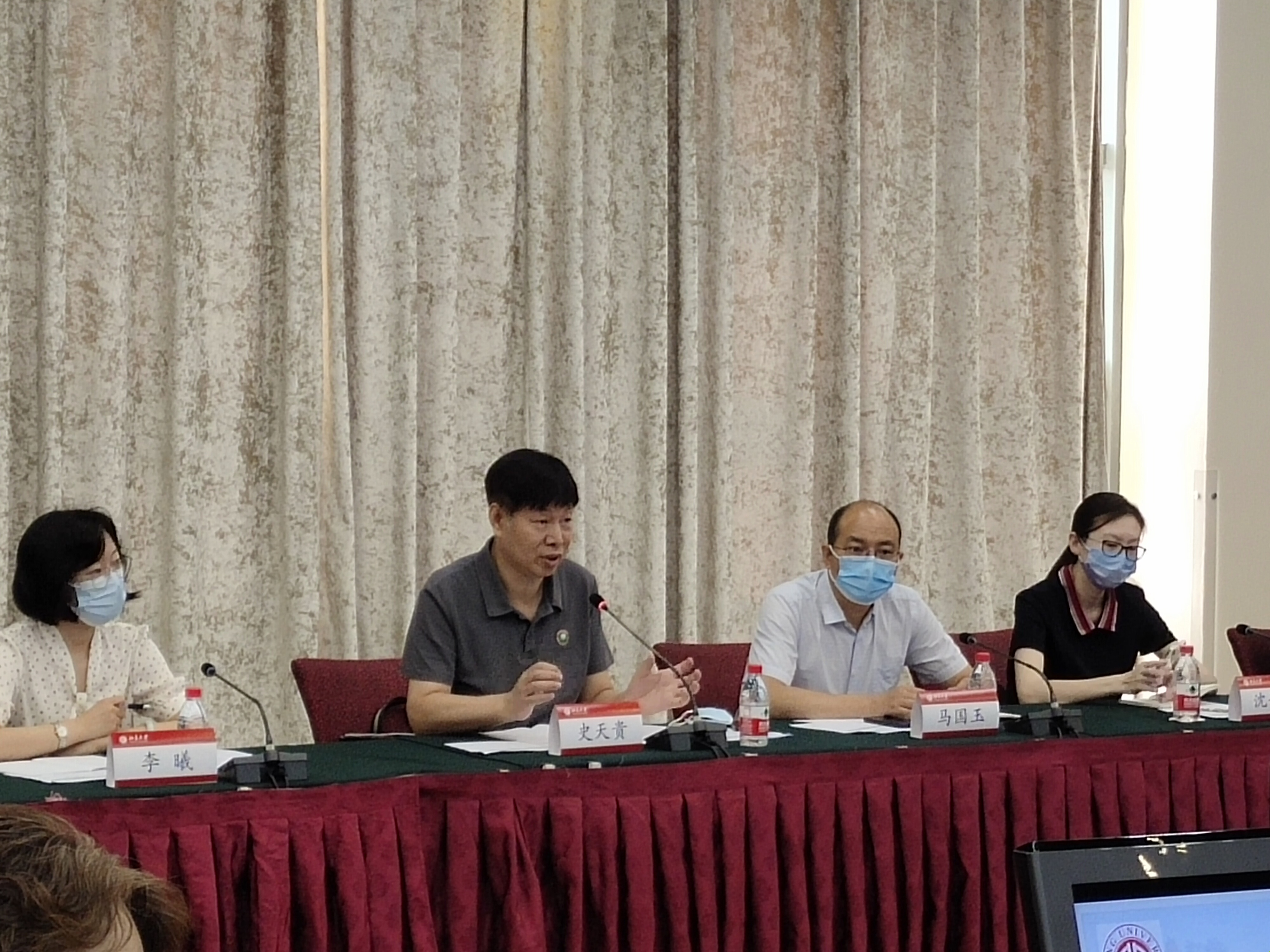 a41e9f60f1a5448bb543075edc2449a1.jpg 史天贵介绍检查情况.jpg