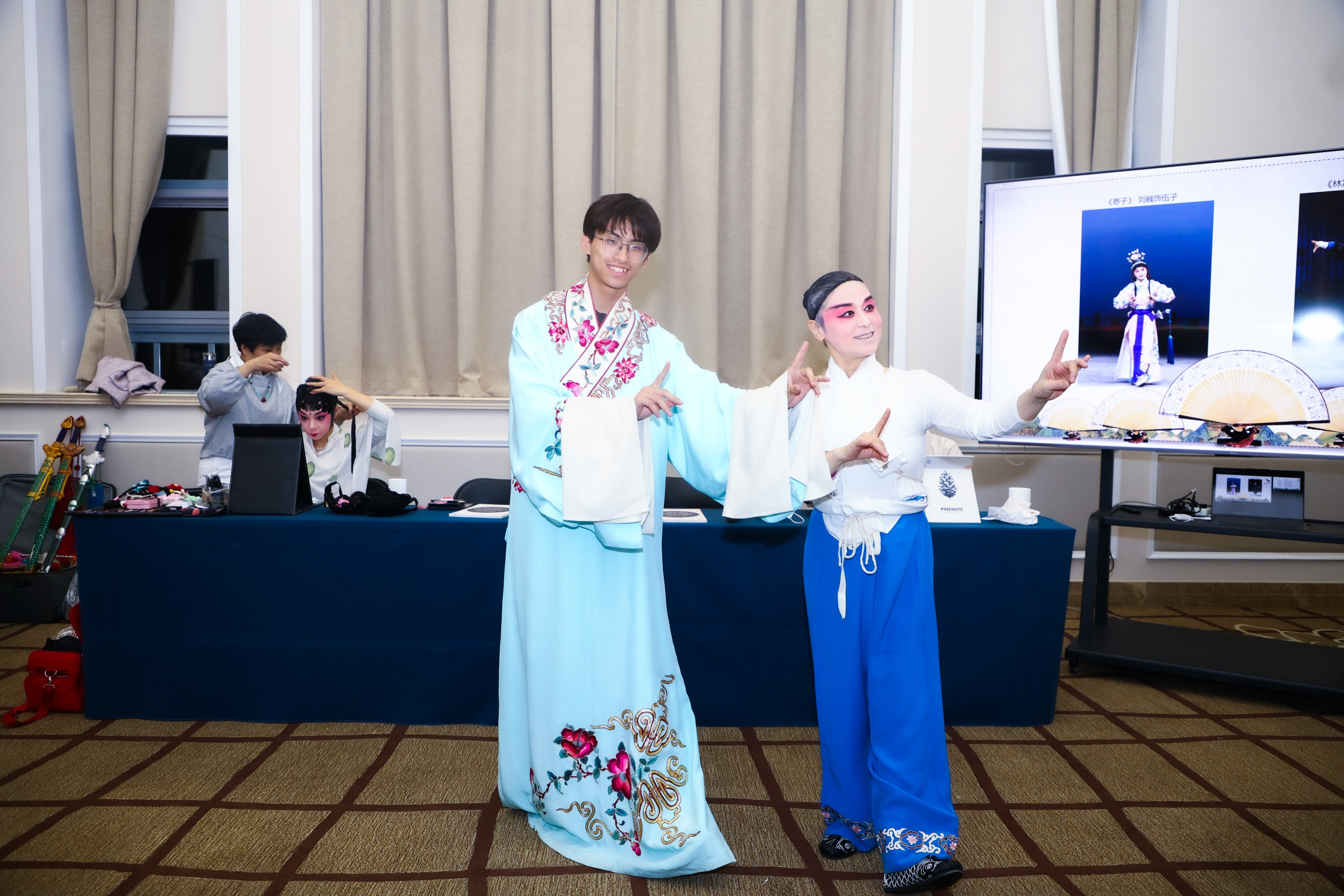 07-0411【新闻】中外学子在讲堂共赏昆曲六百载水磨雅韵摄影@熊泽帅.jpg