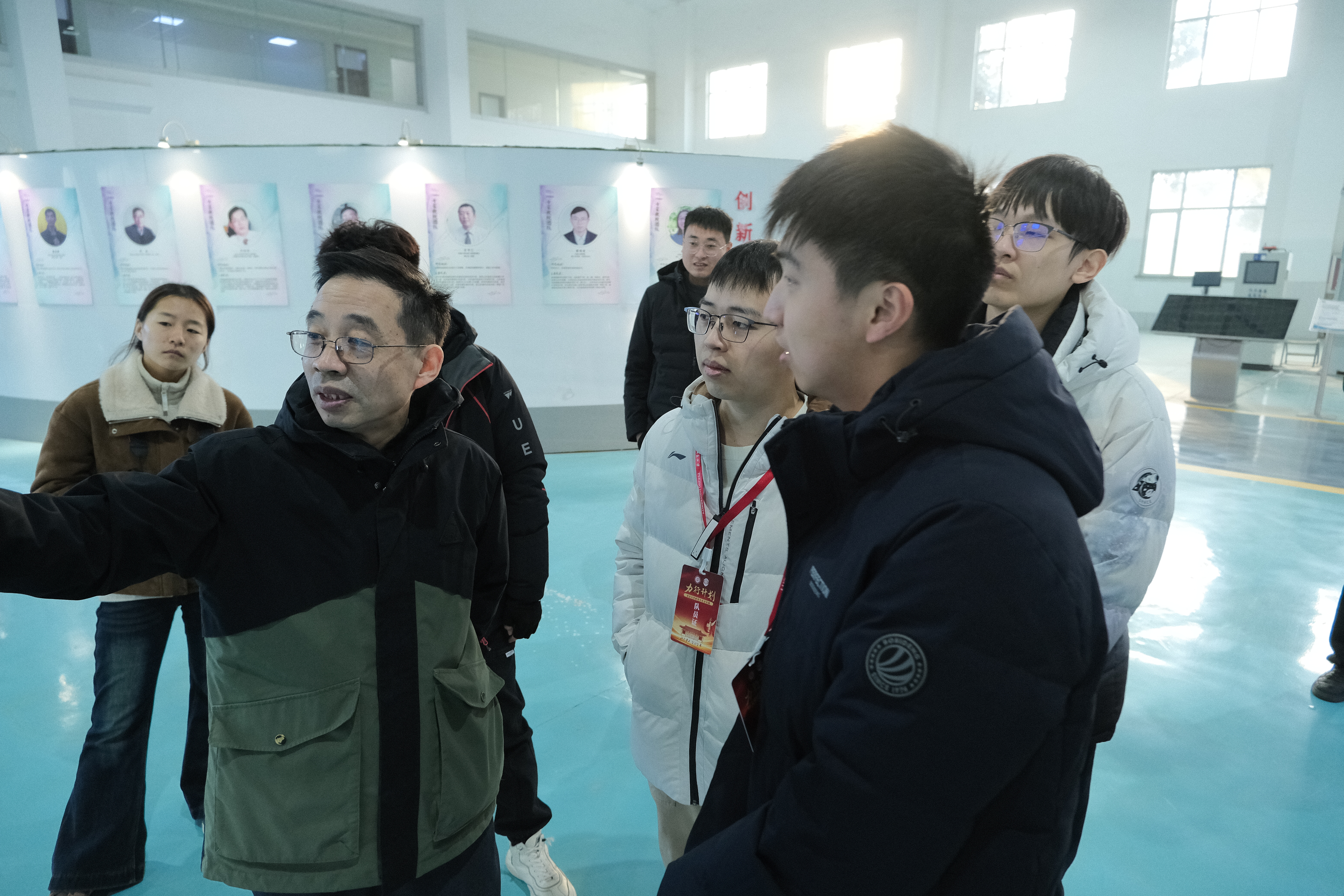3+实践团在开泰集团调研.JPG