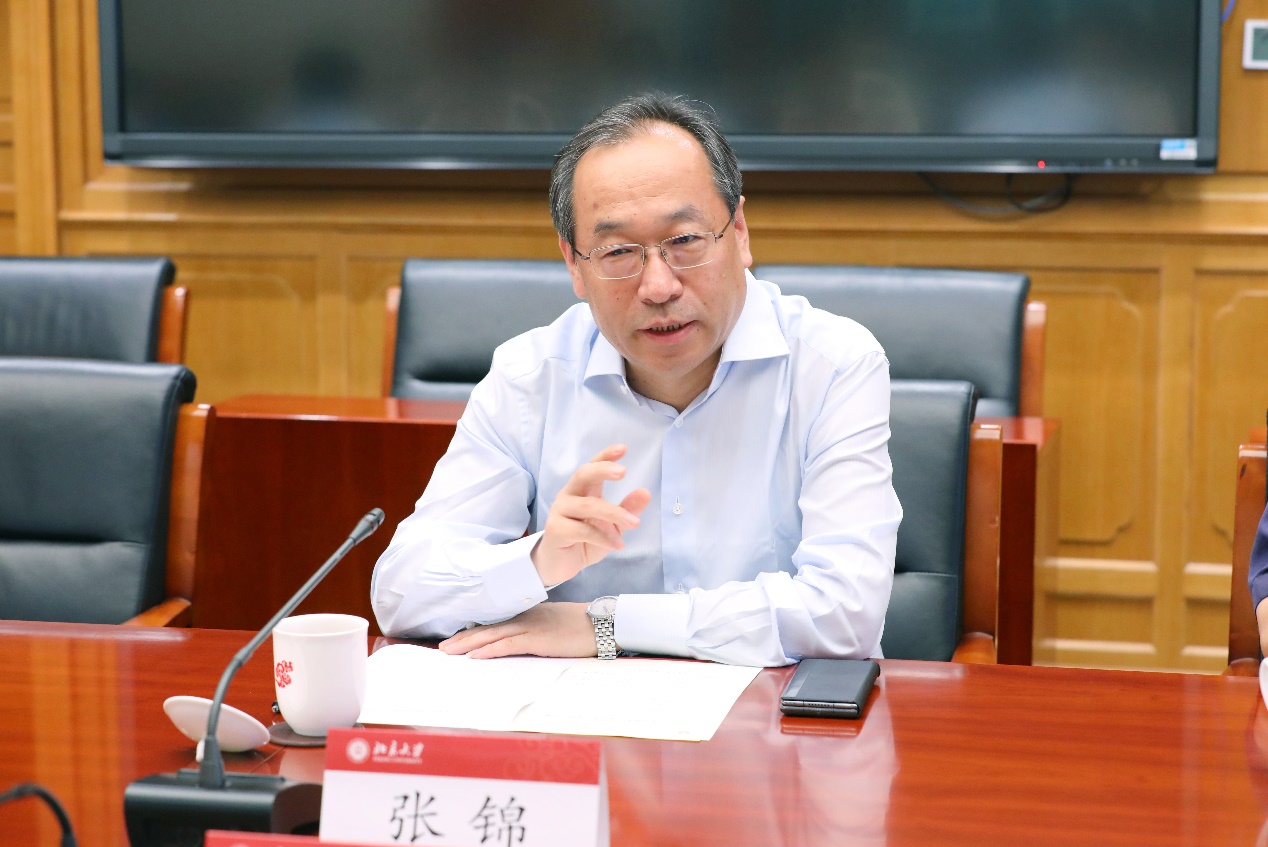 张锦副校长致欢迎辞.jpg