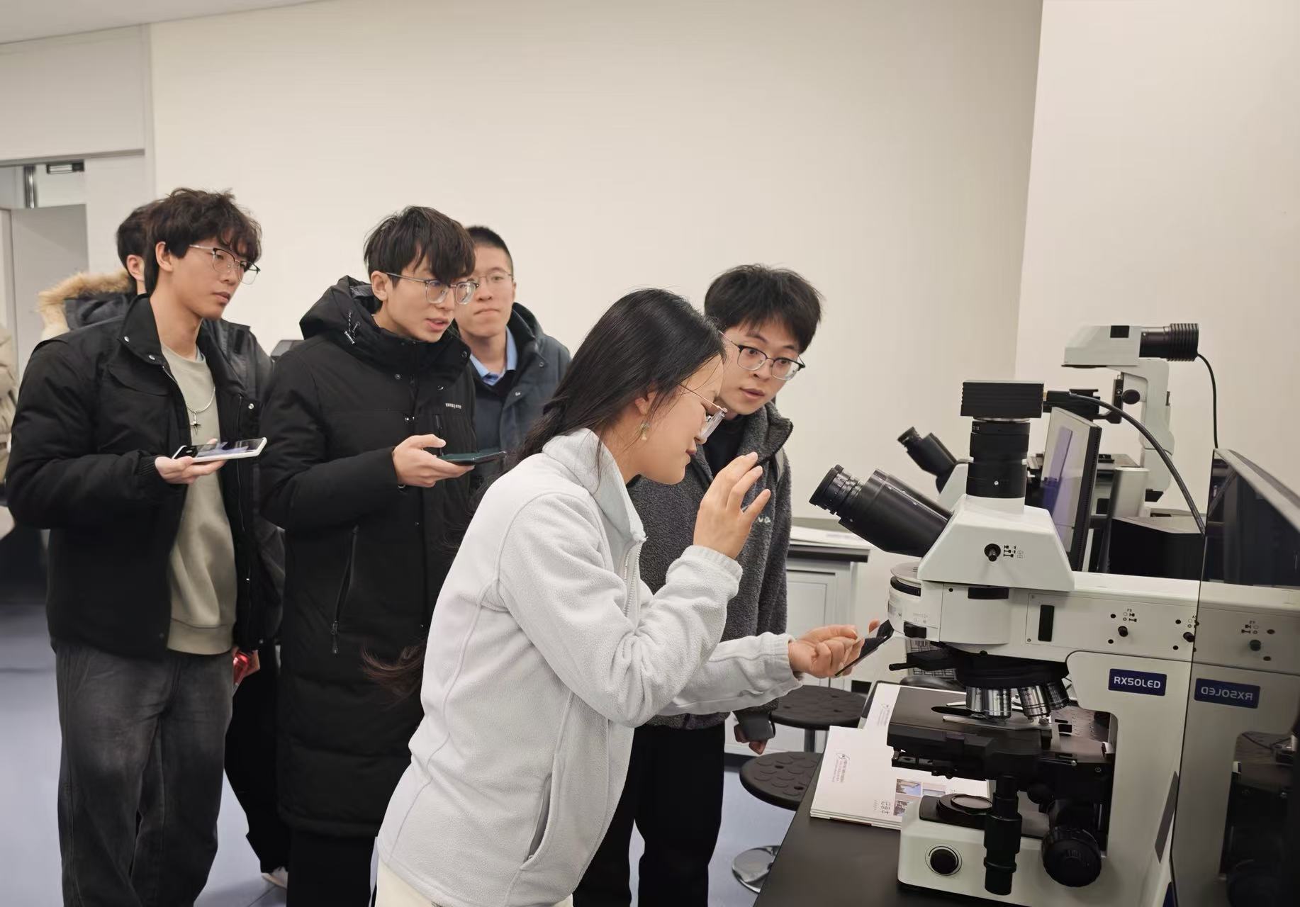 2-2026年北京大学“力行计划”上海闵行团调研高精尖设备.jpg