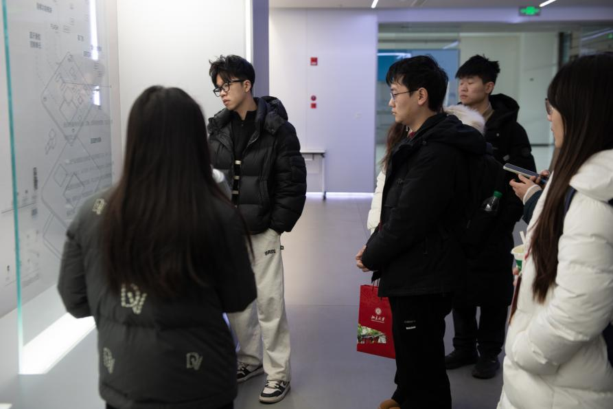 10+实践团参观未来科技城展馆.png