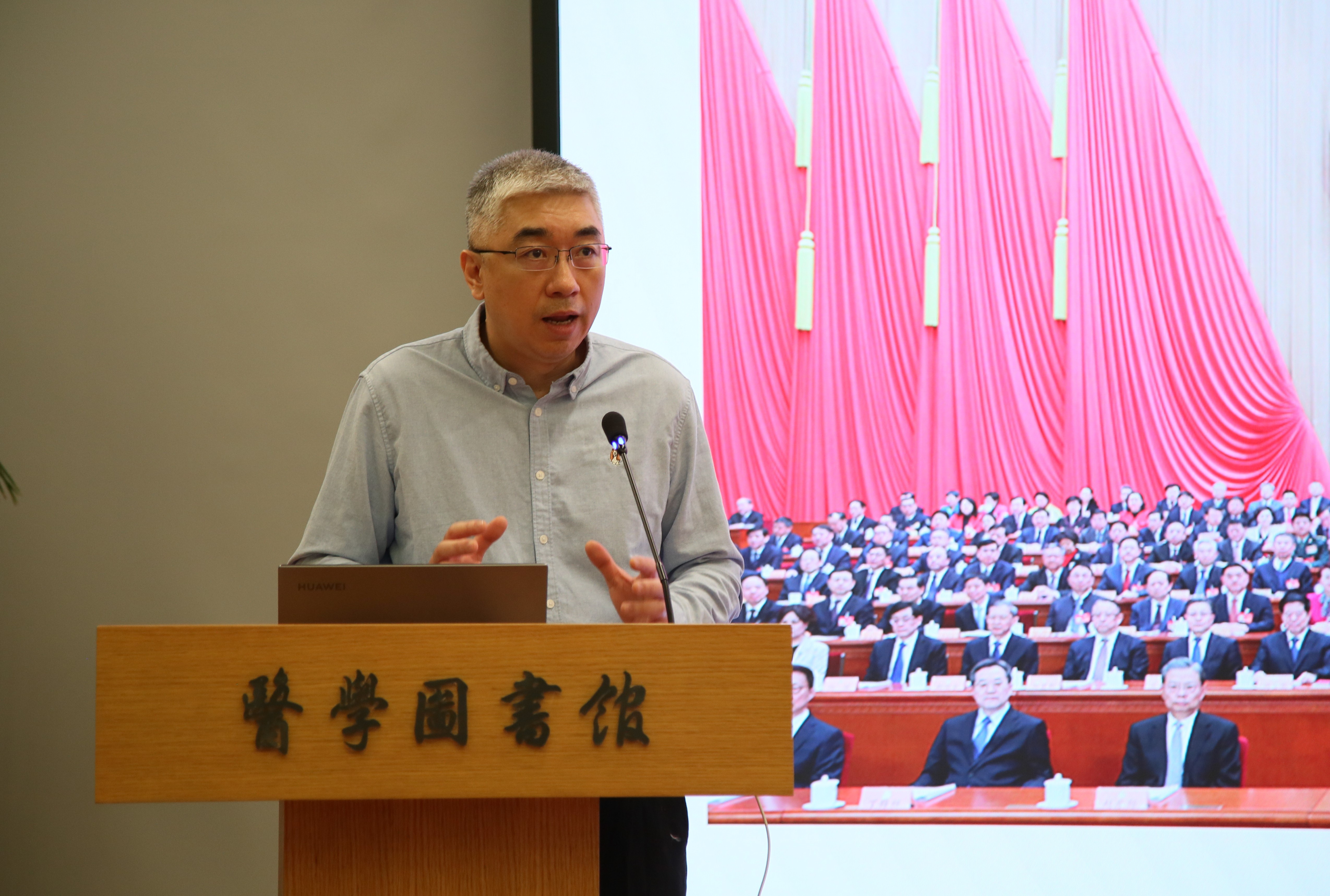 3-吴楠传达全国两会精神.JPG
